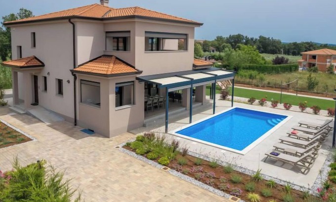 Kadumi House | Vacation home Villa Karina in Poreč - 8 persons, 4 bedrooms