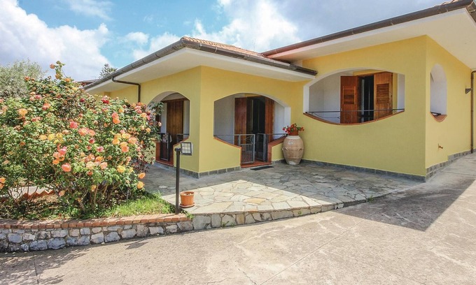 Perdifumo House | Vacation home with terraces and outdoor area in the middle of the countryside of the Cilento area ne