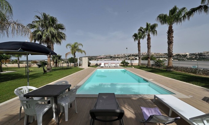 Ispica Villa | Vacation home with swimming pool (shared) with wide views and absolute tranquility.