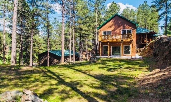 Hermosa House | Vacation home with views of Mount Rushmore!