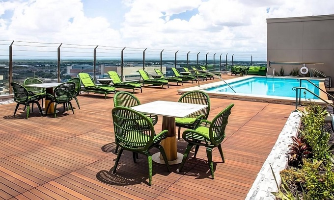 Texas Medical Center House | Vacation is Calling! 2 Posh Units, Pet-Friendly, Outdoor Pool, Near Hermann Park