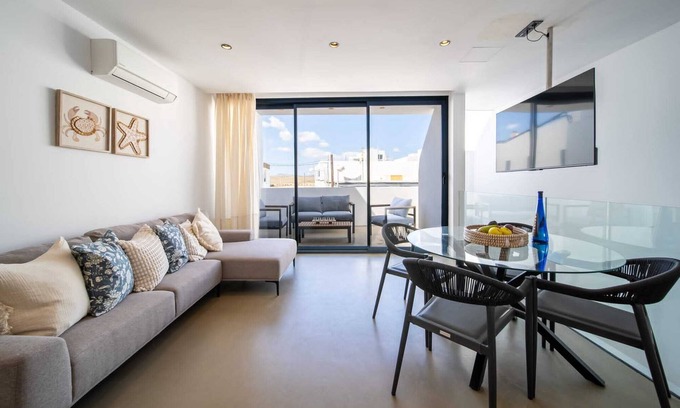 Caleta de Famara Apartment | Vacation 'Kay Lava' with Mountain View, Wi-Fi and Air Conditioning