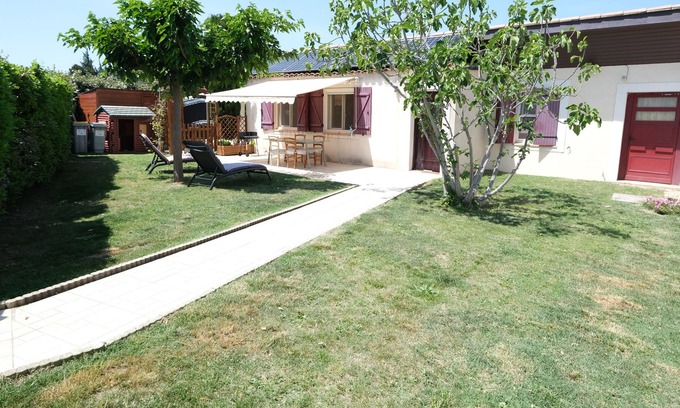 Mallemort House | Vacation rental house on one floor with pool in Mallemort, Provence. 4 persons