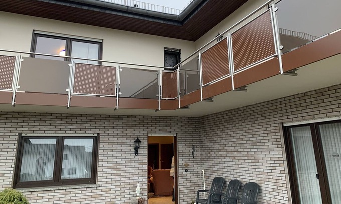 Straßenhaus Apartment | Vacation rental year field