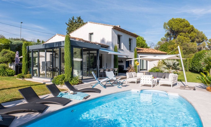 Biot Villa | Vacation villa, swimming pool and pétanque court !