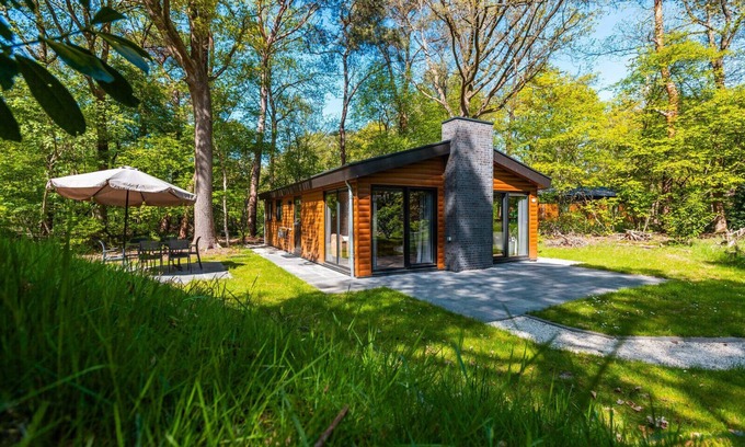 Ruinen Ski Chalet | Vakantiepark De Wiltzangh - Hackfort Hottub 6