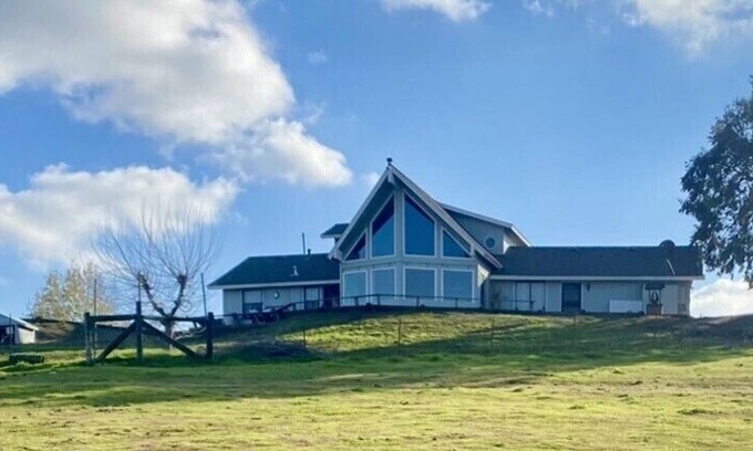 Madera County House | Valdez Ranch House on 40 Acres near Yosemite Park