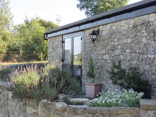 Llancarfan House | Vale of Glamorgan - Cottage - Sleeps 4 - Parking