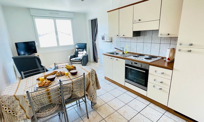 Forges-les-Bains Apartment | Valery : Apartment 300 meters from the thermal baths (Public and unlimited parking)