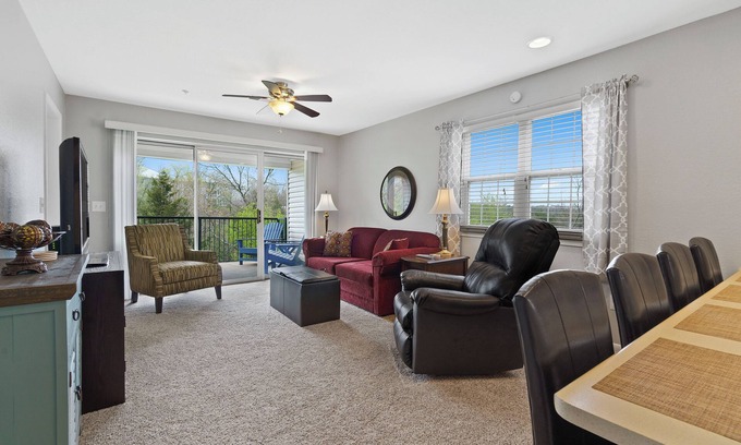 Branson Condo | Valley View Retreat | Holiday Hills Branson | Golf Resort | Outdoor Pools