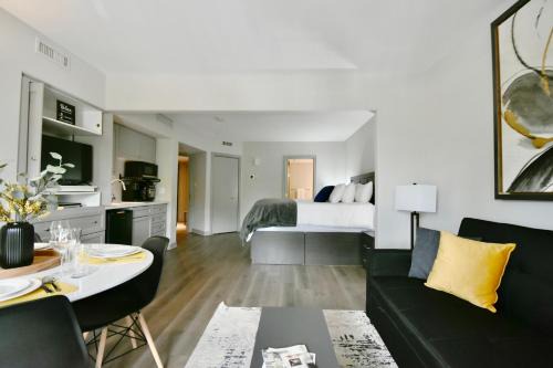 Oro-Medonte Apartment | Valley Vista Retreat - Luxe Studio - Top Floor Serenity - Romantic Getaway - Heated Pool Haven