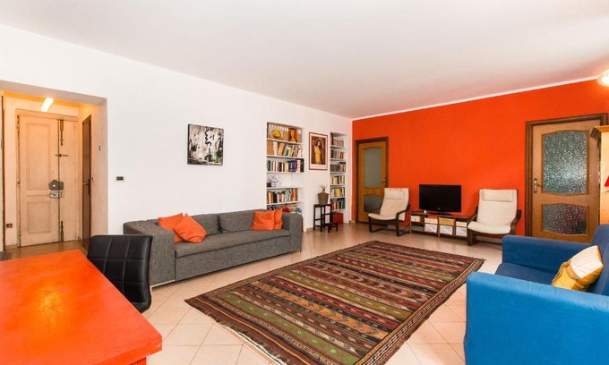 Vanchiglietta Apartment | Vanchiglietta Roomy Apartment