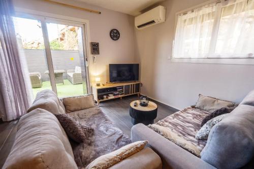 Residences du Golfe de Lava House | Vanessa - 200m from the beach Terrace - by TGB