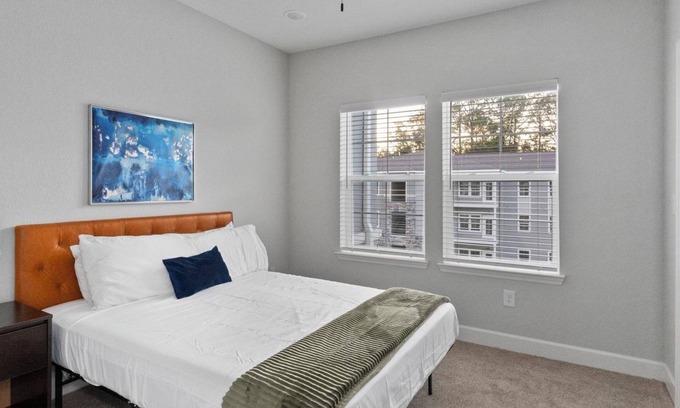 Newberry Apartment | Vanguard 1BD 4 - One Bedroom Apartment, Sleeps 2