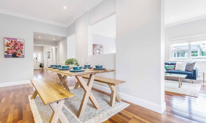 Brunswick West House | VAQUAY El Karnak in Brunswick West | Historic City Fringe Cali Bungalow Charm
