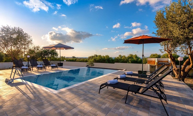 Kalavarda Villa | Vasilis Pool Villa sleeps up to 7