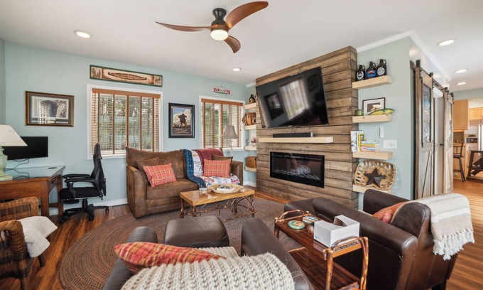 Curtis Township House | Vaughn Lake Escape: Autumn Colors & Tranquil Waters – Your Fall Retreat Awaits!
