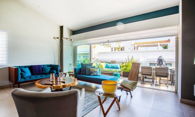 Emiliano Zapata Condo | Vaulted Ceiling Penthouse at Zenith in Romantic Zone | Pool, Gym, BBQ
