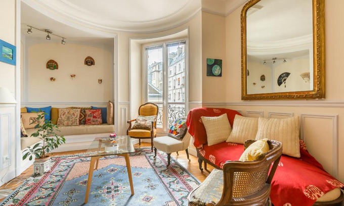 Les Iles Apartment | Veeve - Overlooking the Seine on Ile de la Cité