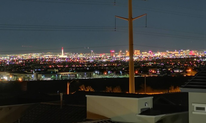 Providence House | Vegas Valley Views!! Family friendly gated Vegas neighborhood.