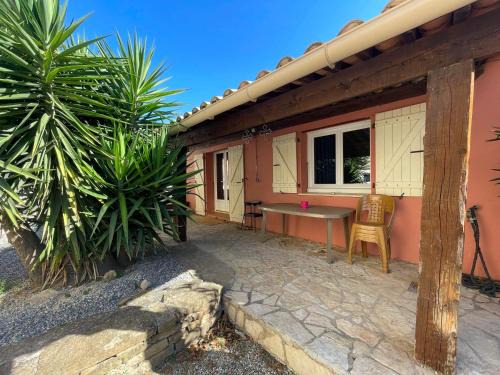 Roujan Apartment | Velezia Guesthouse