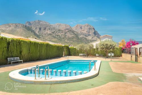 La Colina Villa | Velo Villa w/A/C, free Wi-Fi & Pool near Benidorm