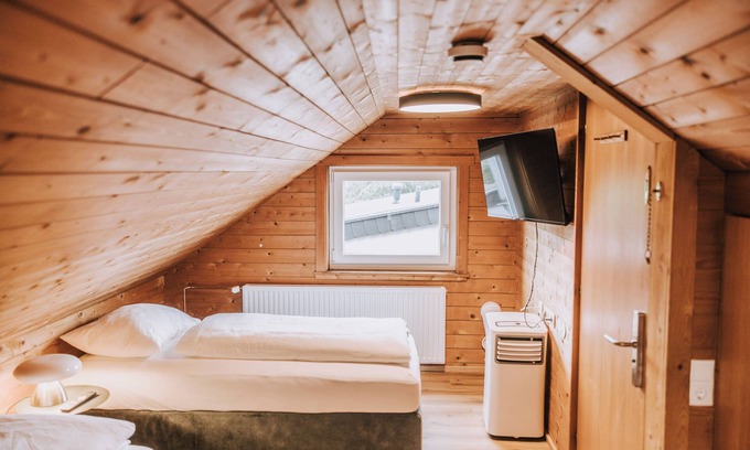 Hard Hotel | Velotique Hotel Angelika - Self-Check-in