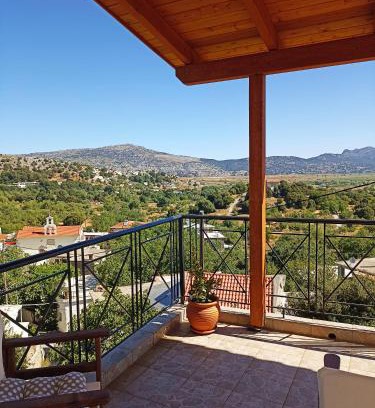 Tzermiado House | Veranda