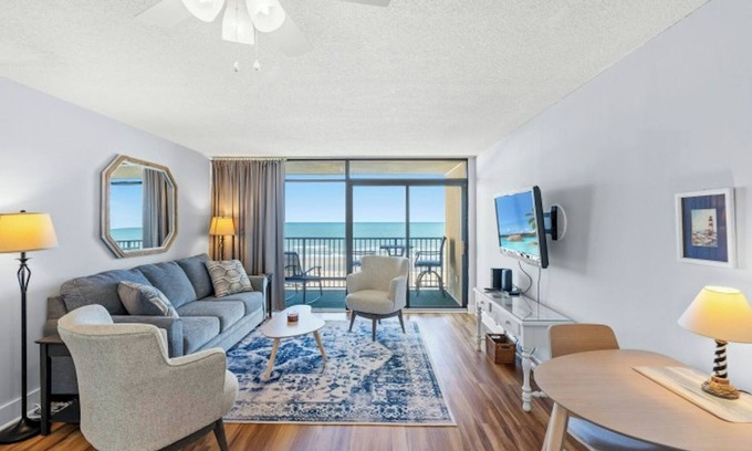 Ocean Drive Apartment | Verandas 402 - Oceanfront with Pool
