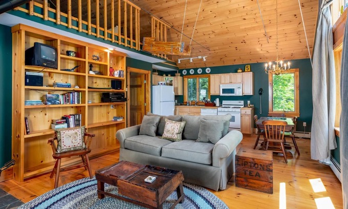 Hyde Park House | Vermont Serenity: Guest Cottage on Lake w/Views!