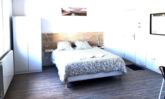 Libourne Apartment | Very functional apartment + secure parking included