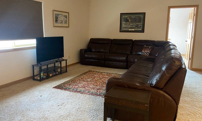 Big Piney Apartment | Very Nice 2 bedroom, 2 bath apartment. One block from downtown Big Piney, WY