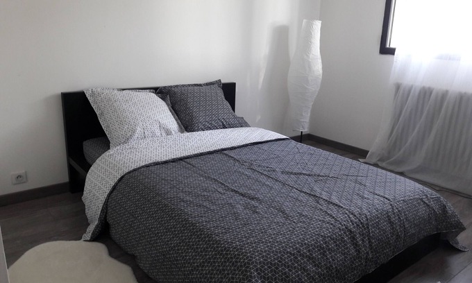 Bagnols-sur-Ceze House | Very nice T2, close to all amenities, pleasant neighborhood. 30 minutes from Avignon.