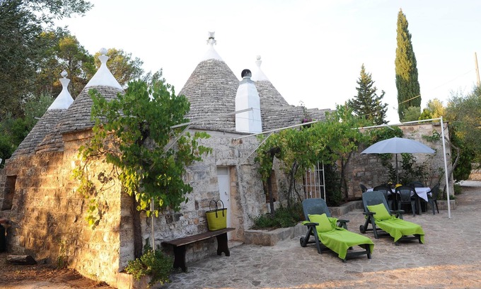 Ostuni House | Very personal Trullo in a quiet, fenced olive grove, German owner