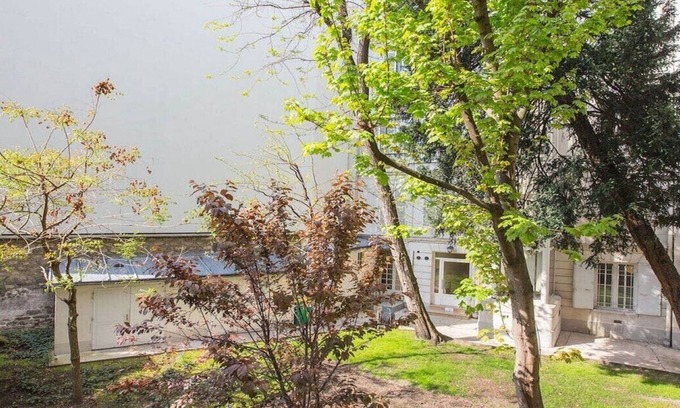 Auteuil Apartment | Very quiet and spacious with birds lovely singing in a green yard-Paris Auteuil