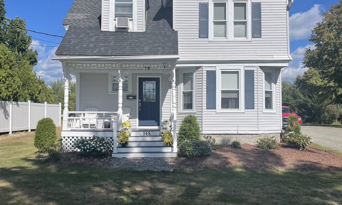 Orono House | Very Spacious 5-bedroom, 3 bath house. Walk onto UMaine campus