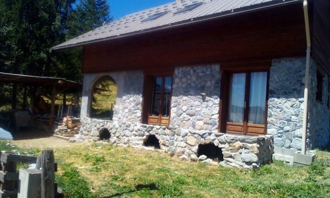 Vallouise-Pelvoux Ski Chalet | Very sunny chalet at the foot of the slopes, the Ecrins and the paragliding departure point!