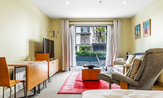 Auckland Central Business District Apartment | Viaduct Studio + Parking by Zodiak Stays