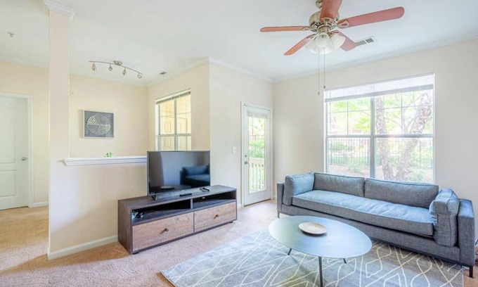 Durham Apartment | Viagem Durham Spacious 1BR with Patio