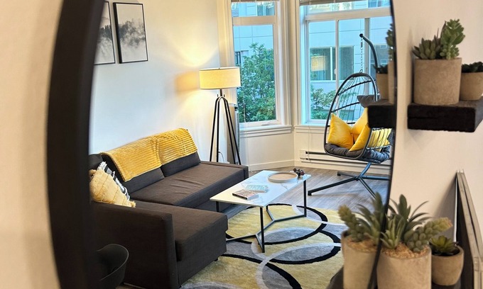 Belltown Condo | Vibrant City Gem- Rooftop View-99 Walkscore-Pool-Spa-Pets-Secure Parking!