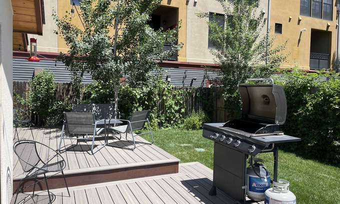 Martinez Park House | Vibrant Downtown Bungalow – Walk Everywhere!