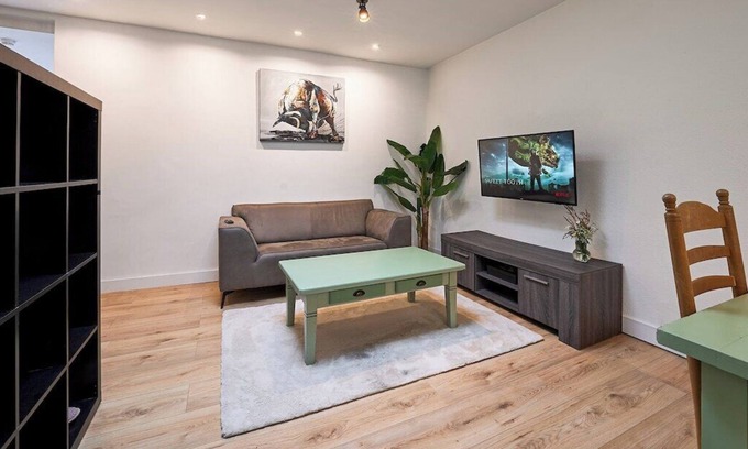 Stratum Apartment | Vibrant Eindhoven Retreat in Stratum