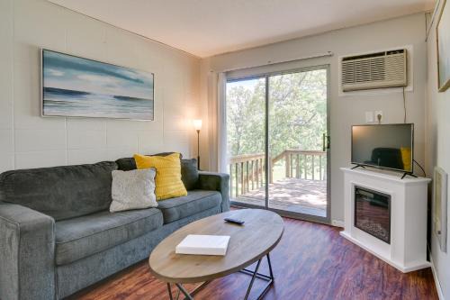 Kimberling City Apartment | Vibrant Kimberling City Hideaway with Private Deck!