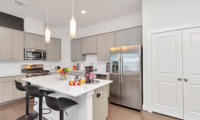 Riverside Terrace House | Vibrant ProlificSuite ft Uniquely Designed Rooms 💫