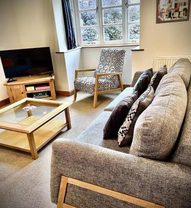 Longford House | Vicarage Court detached bungalow