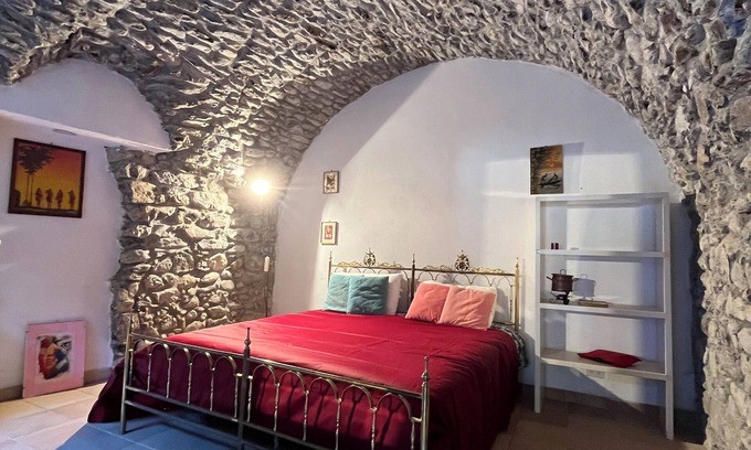 Rocchetta Nervina House | Victoria House - Fully equipped stone house