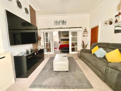 Blackpool Town Center House | Victoria House - Self Catering Quiet Guesthouse - Adult Singles and Couples Only