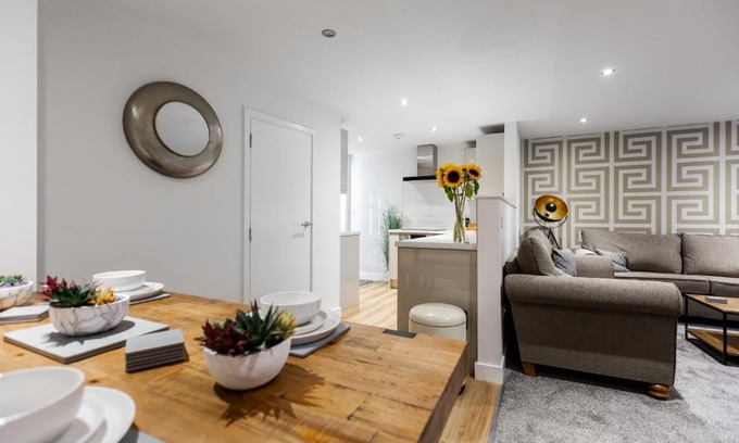Hyde Apartment | Victoria Place - 3-bed apartment, parking, Wi-Fi