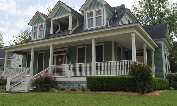 Shiner House | Victorian Home 4 Blocks from the Spoetzl Brewery