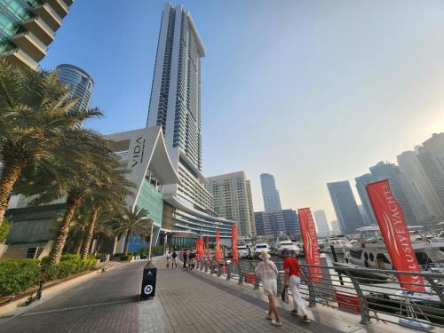 Dubai Marina Apartment | Vida Dubai Marina & Yachtclub - Marina Sea View, 1BR hotel facilities